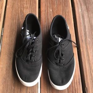 Nike canvas lace up sneakers